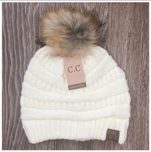 NWT c.c knit faux fur pom beanie hat in ivory
